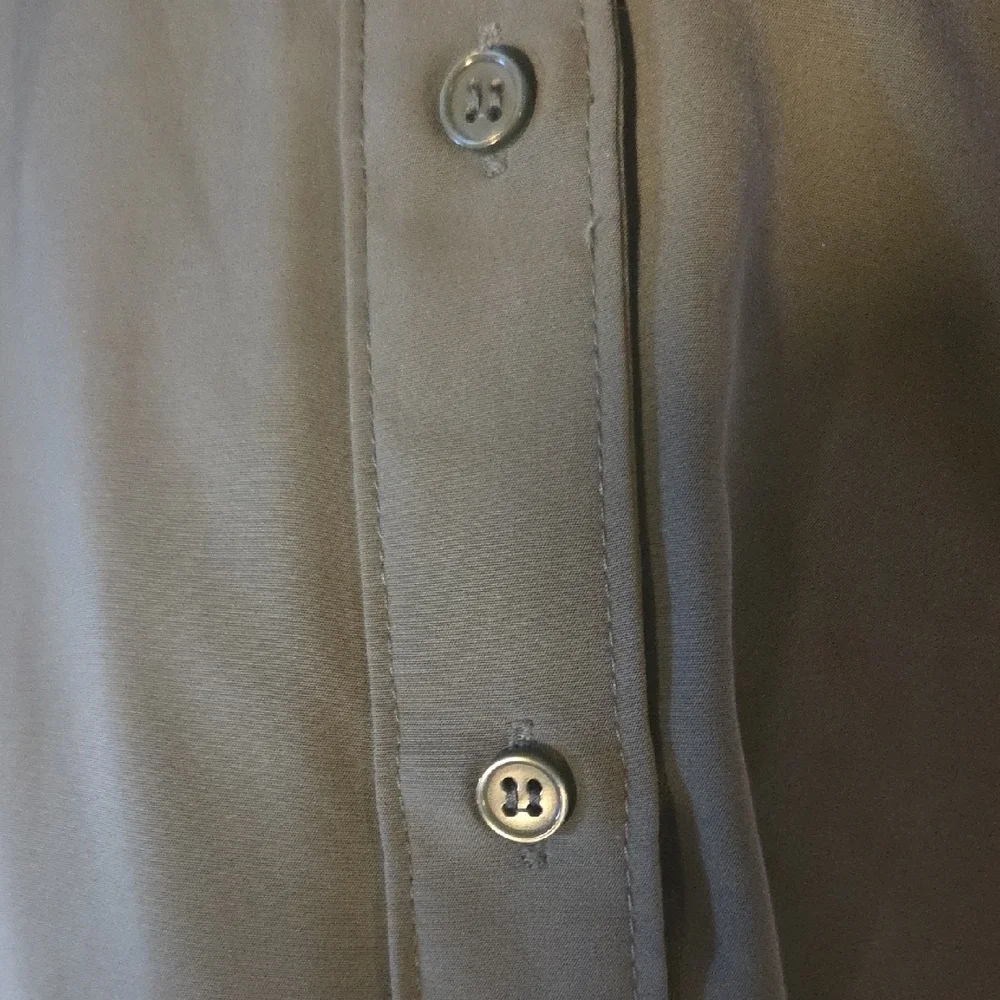 H&M Green Button-Up Blouse - Picture 4 of 6